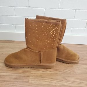 Nine West leather upper boot size 7 (ugg boot fit)